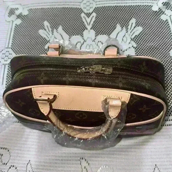 Louis Vuitton Trouville, this item been altered. - Picture 5 of 9